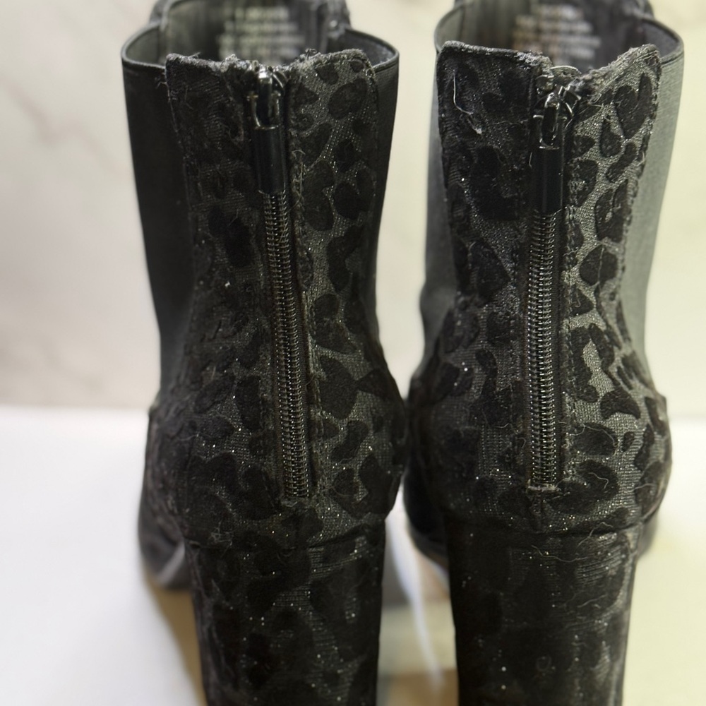 Super cute black leopard print with sparkles boot . - Picture 4 of 4